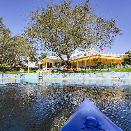 Appartamento Pams Mermaid House With Riverfront Yard And Lanai! Weeki Wachee Esterno foto