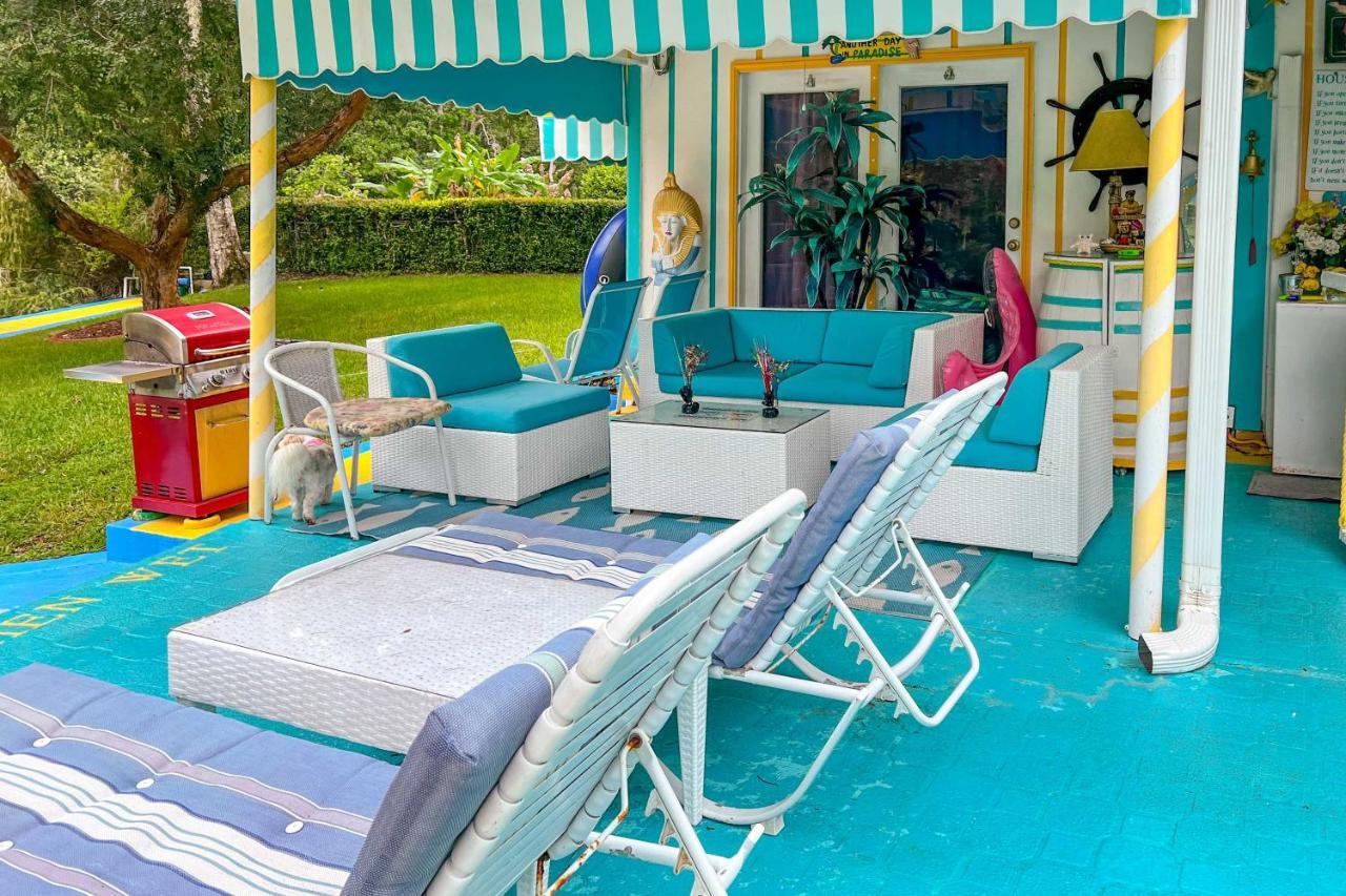 Appartamento Pams Mermaid House With Riverfront Yard And Lanai! Weeki Wachee Esterno foto