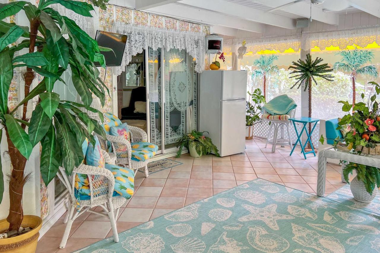 Appartamento Pams Mermaid House With Riverfront Yard And Lanai! Weeki Wachee Esterno foto