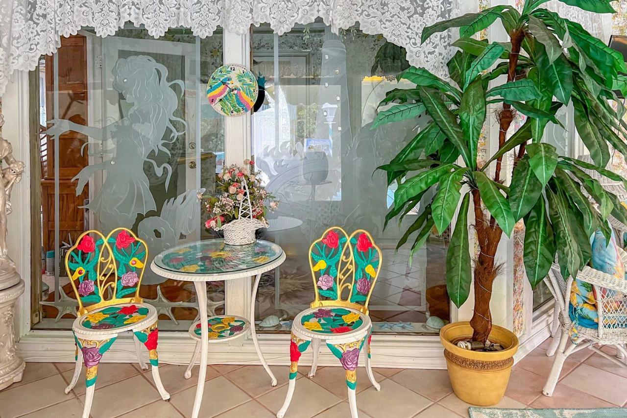Appartamento Pams Mermaid House With Riverfront Yard And Lanai! Weeki Wachee Esterno foto