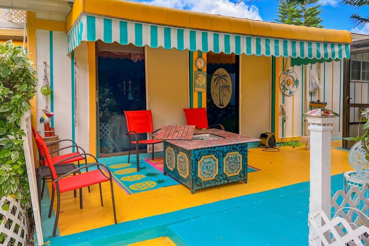 Appartamento Pams Mermaid House With Riverfront Yard And Lanai! Weeki Wachee Esterno foto