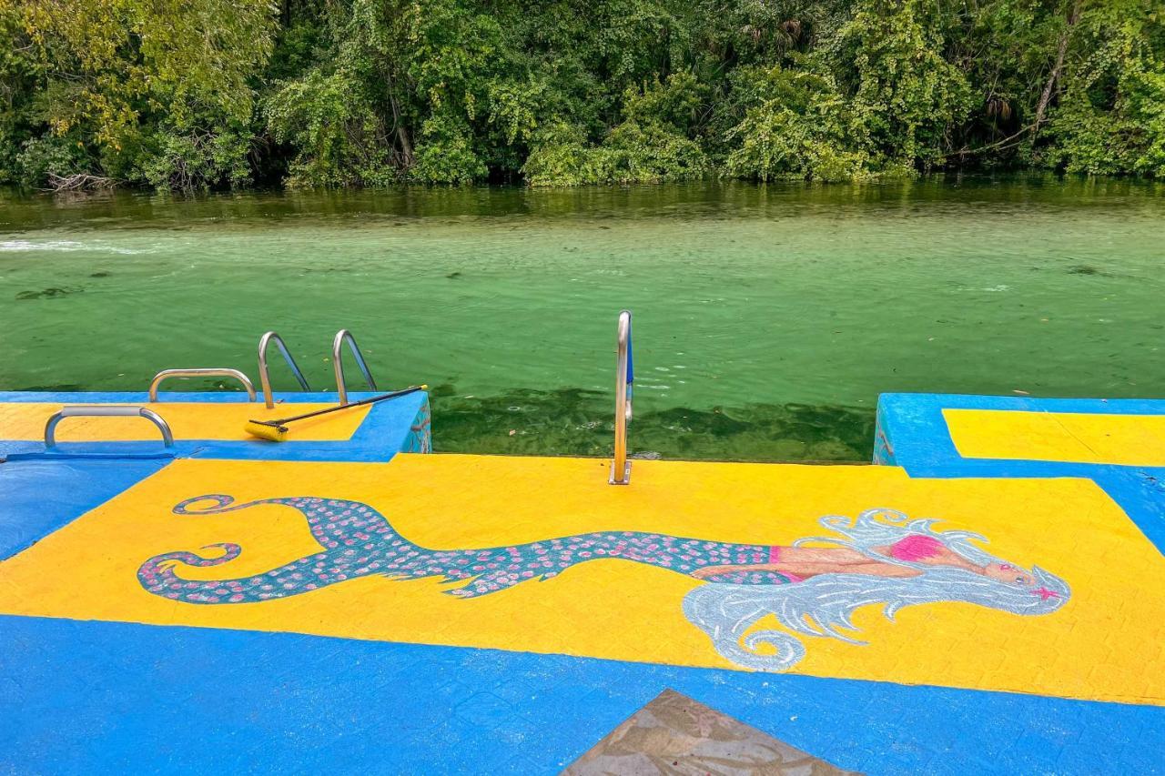 Appartamento Pams Mermaid House With Riverfront Yard And Lanai! Weeki Wachee Esterno foto