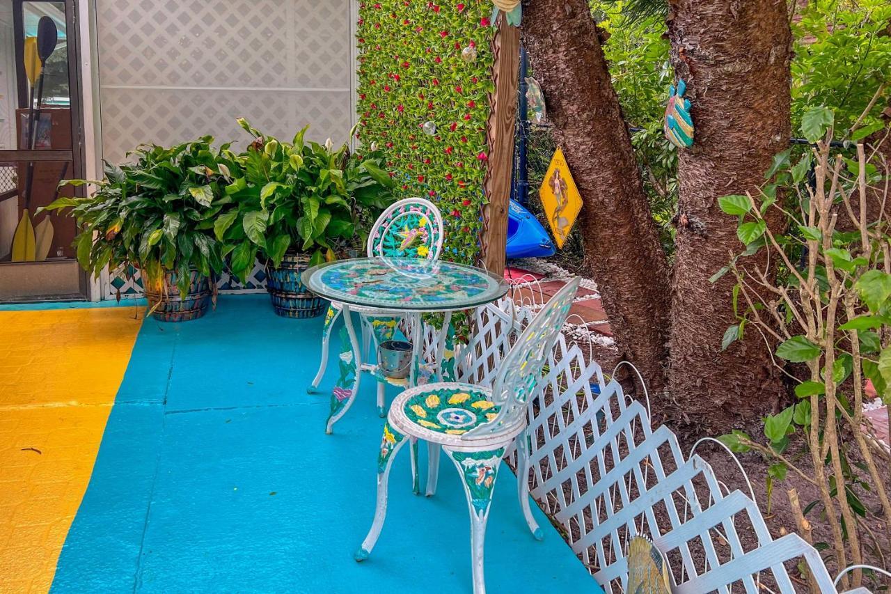 Appartamento Pams Mermaid House With Riverfront Yard And Lanai! Weeki Wachee Esterno foto