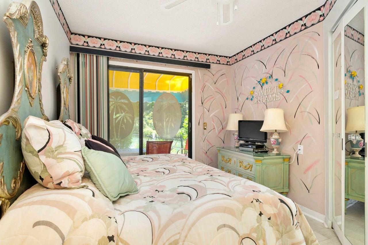 Appartamento Pams Mermaid House With Riverfront Yard And Lanai! Weeki Wachee Esterno foto