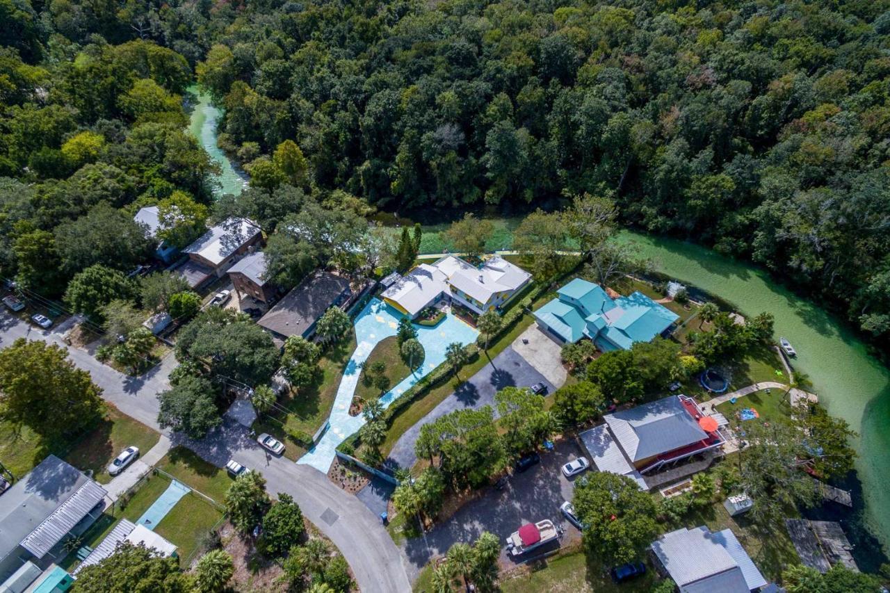 Appartamento Pams Mermaid House With Riverfront Yard And Lanai! Weeki Wachee Esterno foto