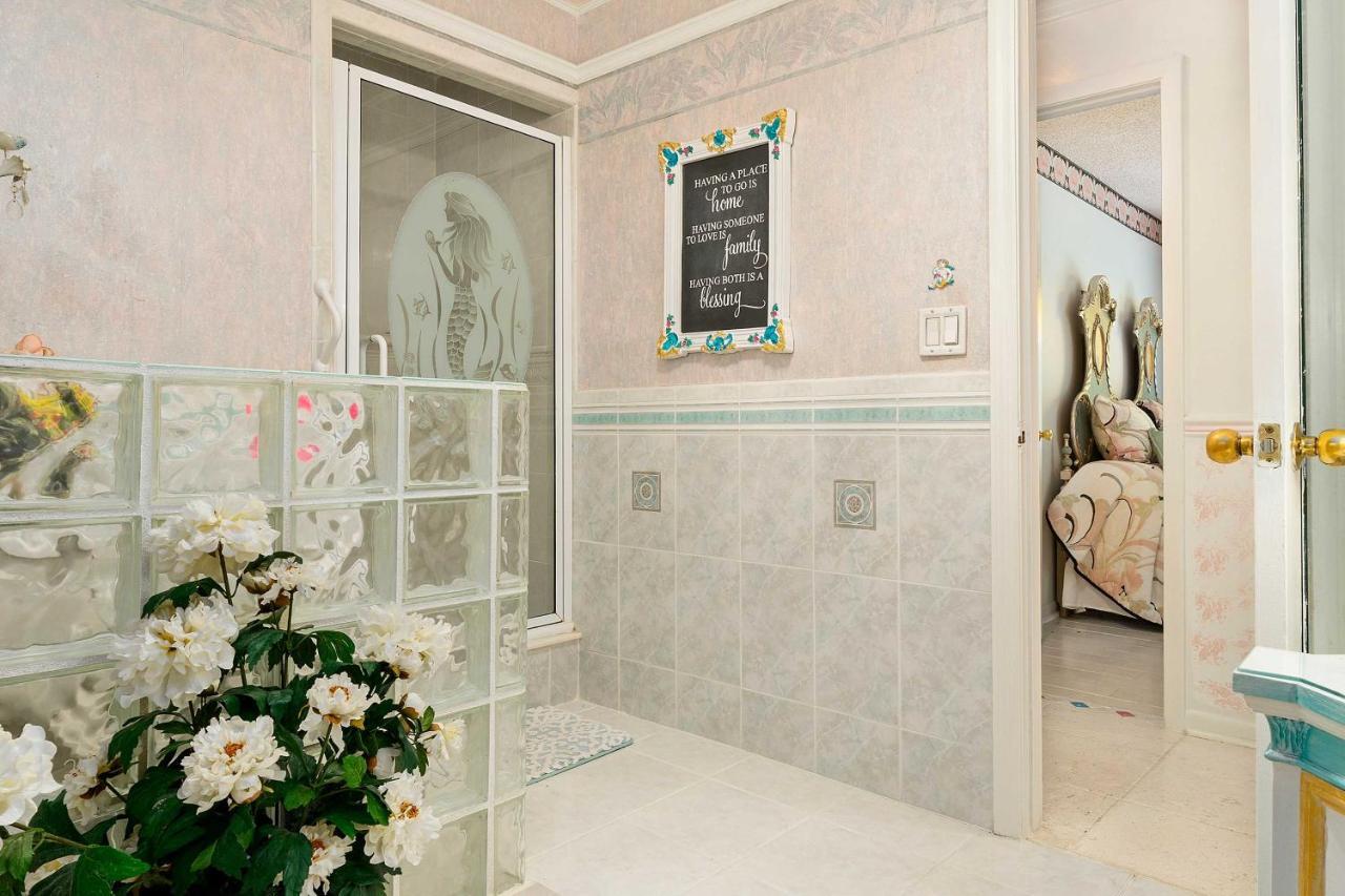 Appartamento Pams Mermaid House With Riverfront Yard And Lanai! Weeki Wachee Esterno foto
