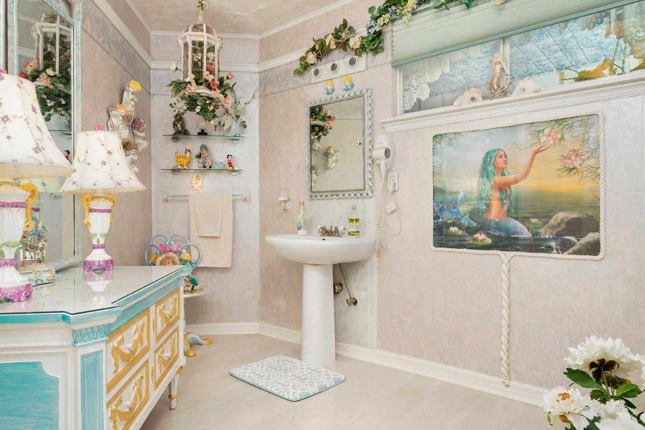 Appartamento Pams Mermaid House With Riverfront Yard And Lanai! Weeki Wachee Esterno foto
