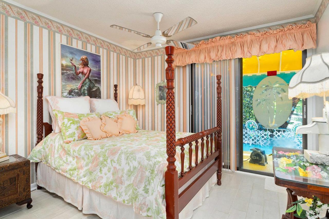 Appartamento Pams Mermaid House With Riverfront Yard And Lanai! Weeki Wachee Esterno foto